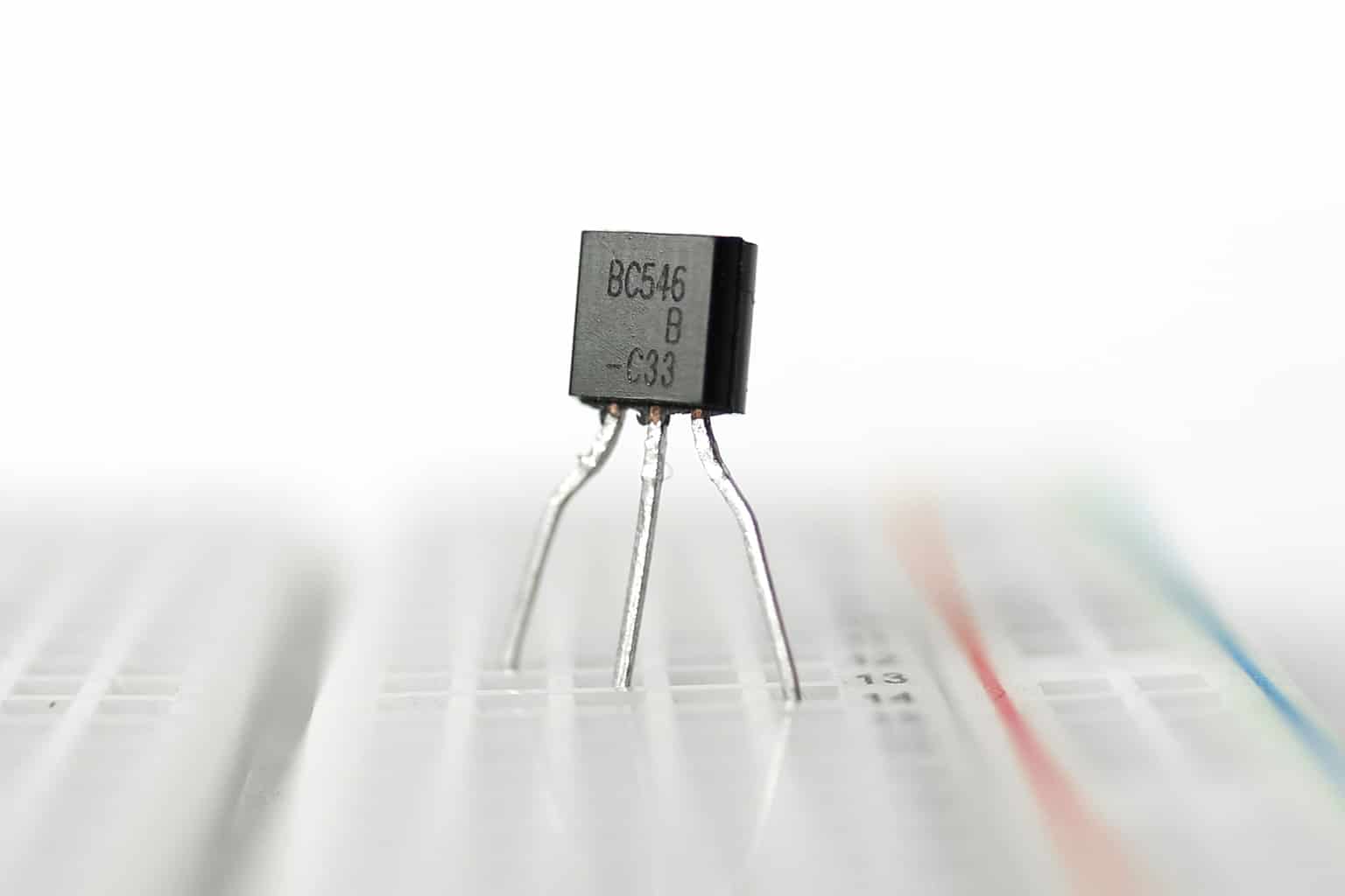 ترانزیستور چیست و چگونه کار میکند؟ 2 transistor